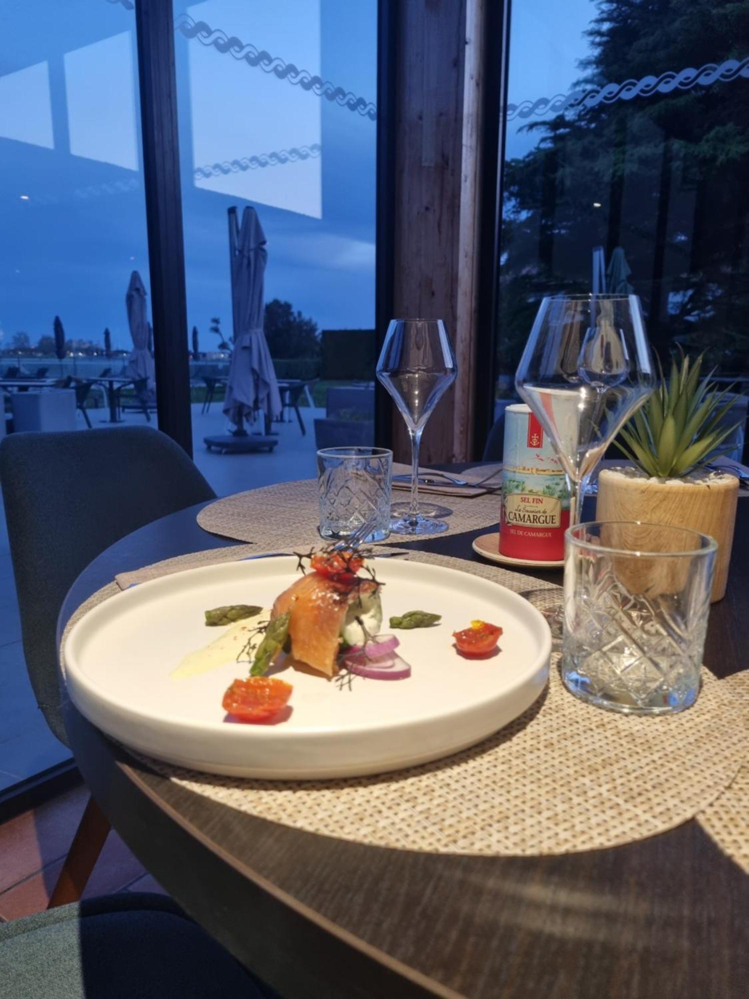 Ariane Hotel Fos Sur Mer Фо-сюр-Мер Екстериор снимка