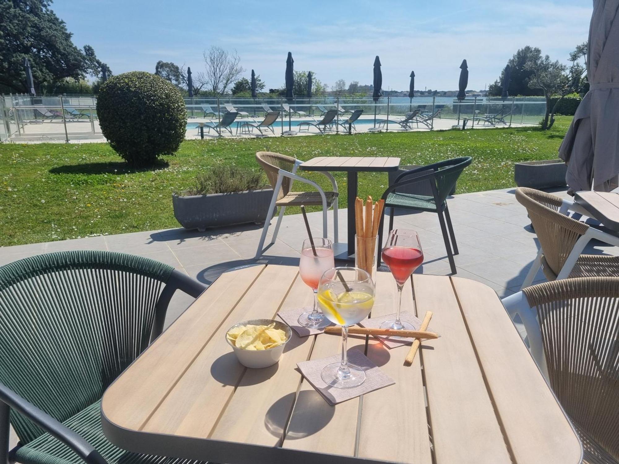 Ariane Hotel Fos Sur Mer Фо-сюр-Мер Екстериор снимка